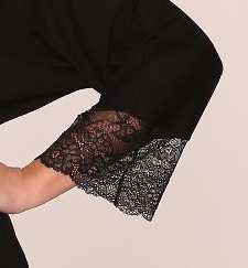 Dámsky župan s čipkovanými rukávmi Fanny čierny, veľ. S